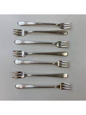 Vintage WM Rogers Silver Plated "Beloved" Cocktail Seafood Forks Set 7